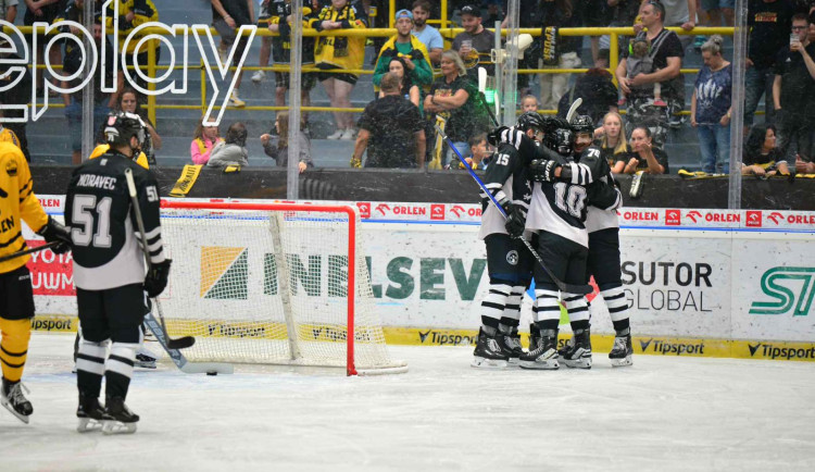 Podkrušnohorské derby ovládli karlovarští hokejisté, Litvínov dnes porazili 5:2. Foto: Se svolením HC Energie Karlovy Vary