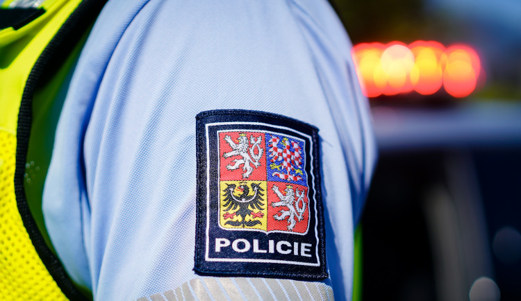 Policisté provedli noční akci v Praze. Našli tři hledané osoby i řidiče pod vlivem drog