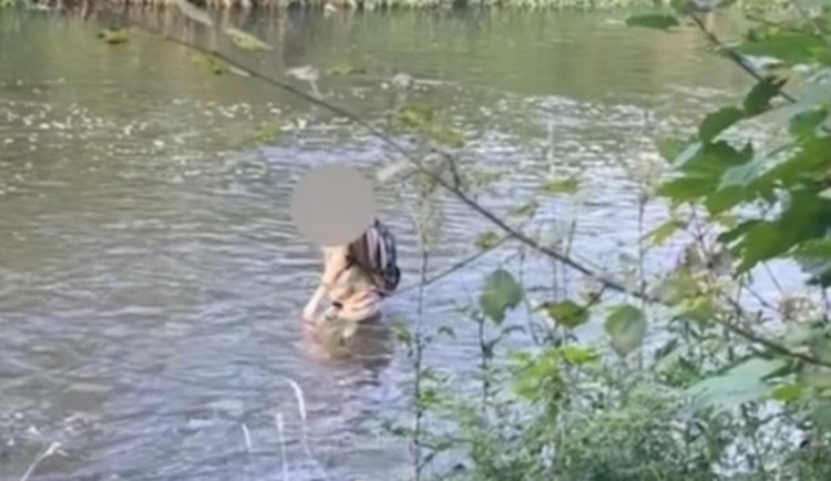 Muž si chtěl vzít život, čin mu rozmluvila policejní vyjednavačka. Foto: Se svolením Policie ČR