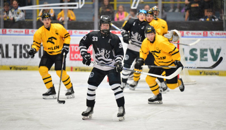 Talentovaný útočník Tomek odehrál první zápas za A-tým Varů. Byl blízko prvnímu gólu. Foto: Se svolením HC Energie Karlovy Vary