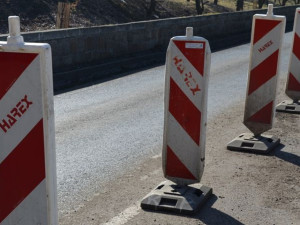 Přehled: Mistrovství světa v triatlonu omezí dopravu ve Varech, uzavírek je více