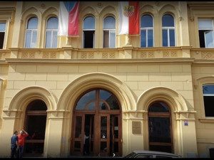 Městský úřad v Chebu bude dva měsíce bez výtahu, úředníci budou na telefonu