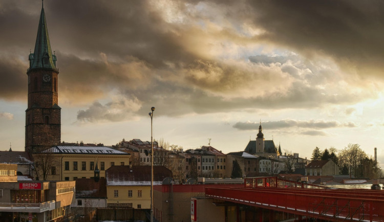 Na východě země byla výjimečně teplá noc, někde teplota neklesla pod 24 stupňů