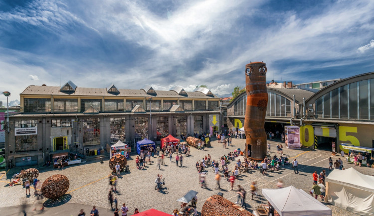 Do jara bude opravená první ze dvou velkých hal centra DEPO2015