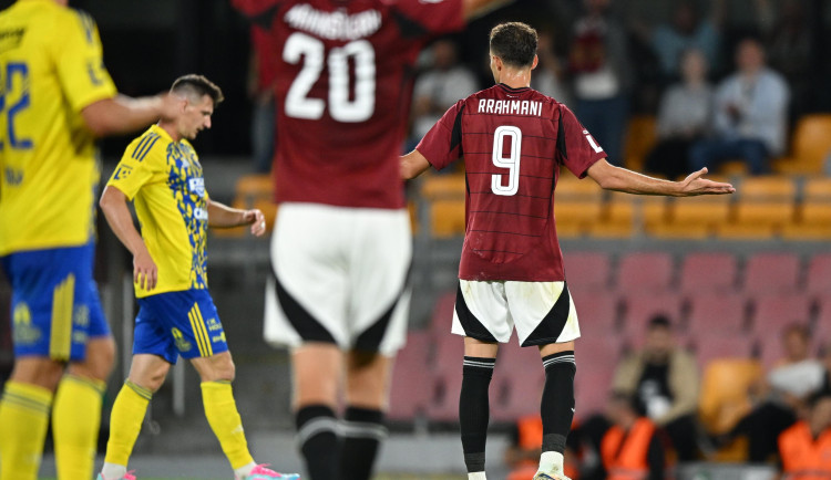 Fotbalisté Sparty porazili Zlín 3:1 a vrátili se do čela ligy před Slavii