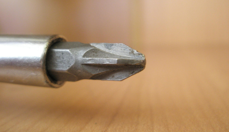 Muž z Hodonínska pobodal kamaráda šroubovákem, odsedí si skoro dvanáct let