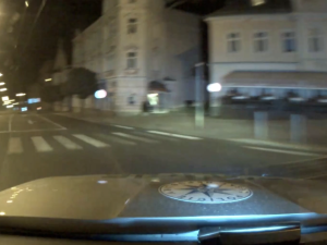 Opilý motorkář v Mariánských Lázních ujížděl policii, havaroval a skončil v nemocnici