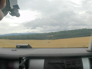 VIDEO: Řidič v Chebu ujížděl policii, za volantem neměl co dělat
