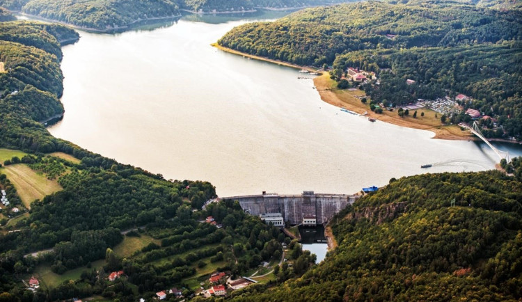 Při nehodě dvou osobních aut nedaleko Vranovské přehrady zemřel jeden řidič