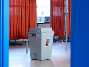 Poloviční zájem o volby ze zahraničí, přihlásilo se jen 27 500 voličů