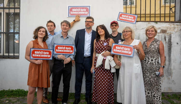 Nábřeží Karla Schwarzenberga. Část pražské náplavky nese jméno spoluzakladatele TOP 09