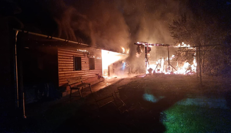 Ve Vrbně pod Pradědem hořel rodinný dům, plameny napáchaly škodu za deset milionů