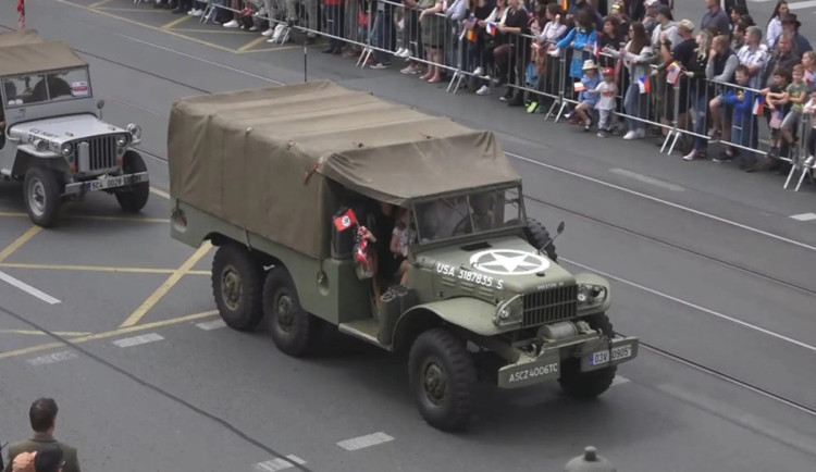 Odvolací soud zpřísnil trest za mávání vlajkou s hákovým křížem na Slavnostech svobody