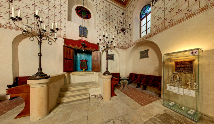 Turnov prodejem zážitků získal pro synagogu v letních aukcích skoro 50 tisíc korun