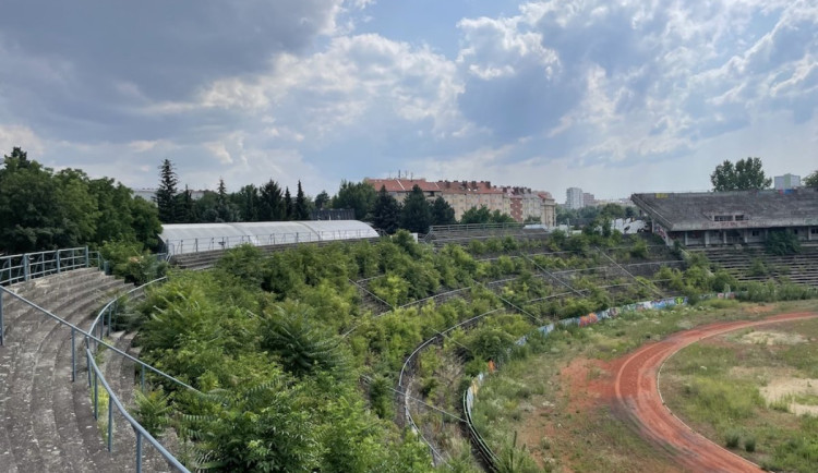 Fotbalový stadion za Lužánkami bude, rozhodli jednohlasně zastupitelé