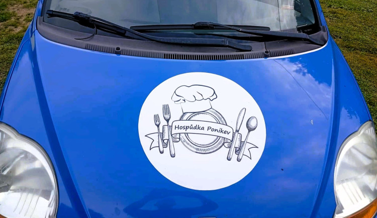 Jak se dostat do hospody? V Ponikvi zákazníky přivezou na pivo i odvezou zpět domů