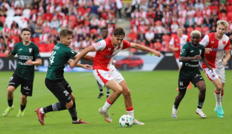 Slavia doma porazila Karvinou 3:1, branku vstřelil Rok Štorman