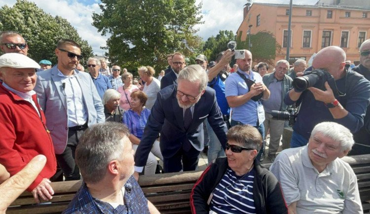 Kromě kontaktní kampaně sázejí strany na Vysočině i na sociální sítě. Situace je zatím klidná