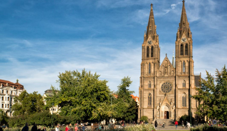 Oslavy 1100 let od přenesení ostatků svaté Ludmily začínají koncertem na Vinohradech