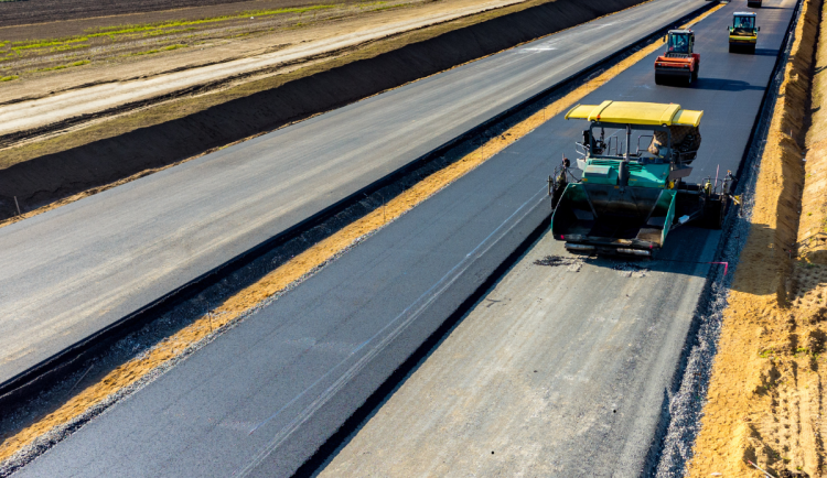 Dálnici D11 Jaroměř - Trutnov postaví za devět miliard korun sdružení čtyř firem