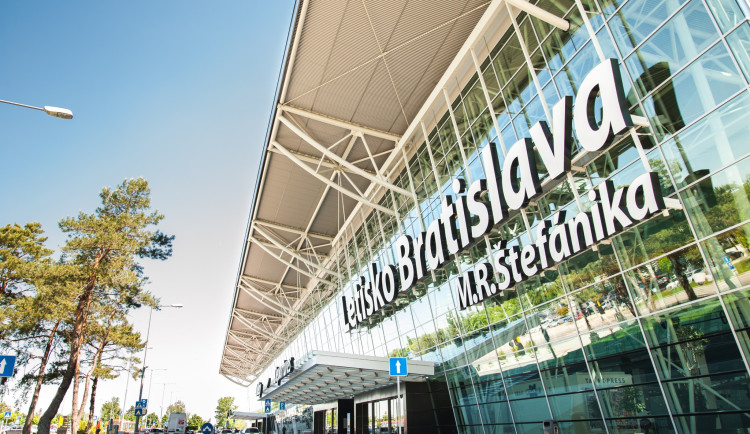 Letecká bitva o Bratislavu. Dopravci Ryanair i Wizz Air přidávají nové linky