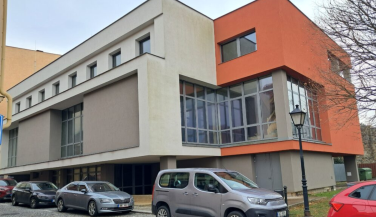 Novojičínská radnice opět prodává nevyužívanou přístavbu Hotelu Praha