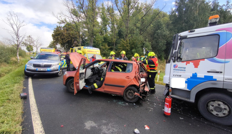 FOTO: U Hroznětína se při nehodě zranili tři lidé, letěly pro ně dva vrtulníky. Foto: Se svolením JSDH Ostrov