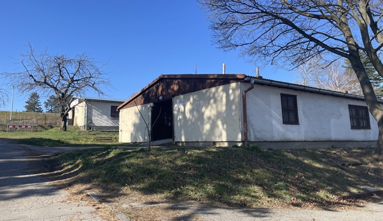 Některé zkušebny na Kraví hoře zůstaly. Hudebníci se po měsících vrací