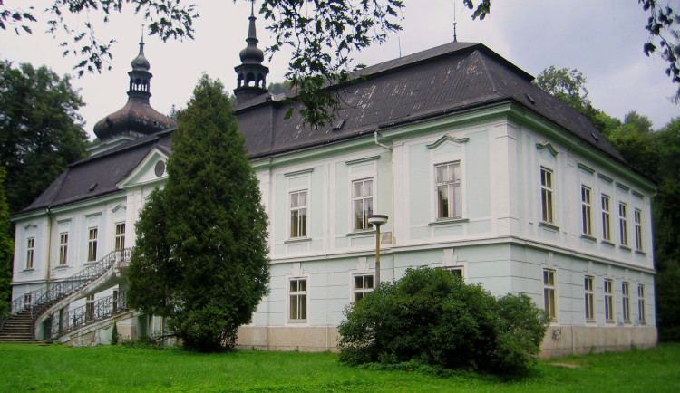 Obnova vyhořelého zámku v Horním Maršově na Trutnovsku má souhlas památkářů