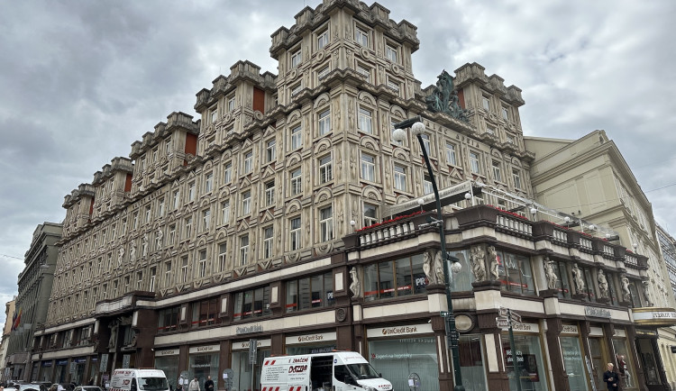 PRE zrekonstruovala zákaznické centrum v paláci Adria. Konzultovat museli s památkáři