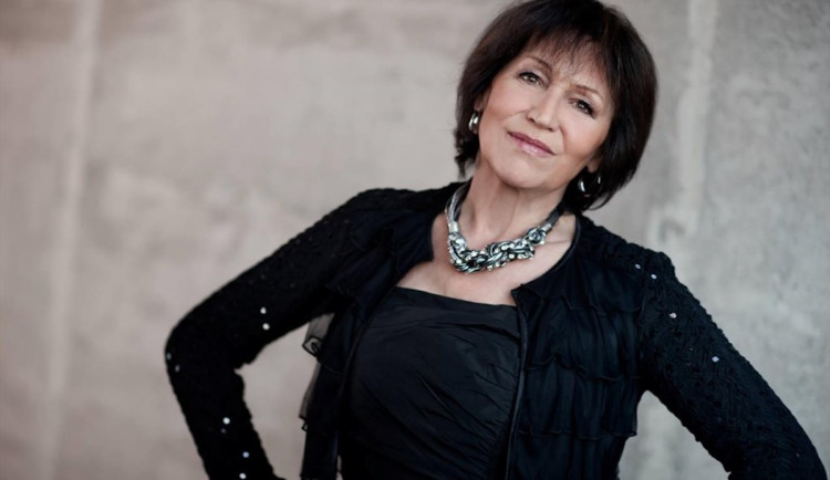 Marta Kubišová v sobotu v Lucerně na veřejnosti zazpívá naposledy