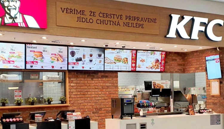 SZPI: V libereckém KFC měli připravené k výrobě jídla maso po datu použitelnosti