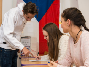 Studentské volby vyhrála koalice Spolu. Stačilo! a SPD by se do Sněmovny nedostaly