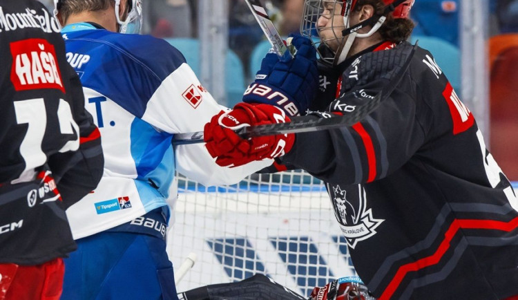 Hradečtí Lvi vedli 3:0, Kometa v poslední třetině pětkrát rozvlnila hradeckou síť