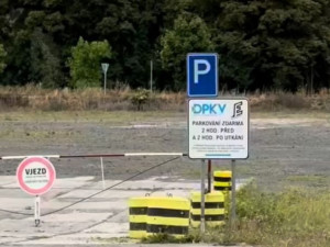 Parkování během hokeje zdarma. Karlovy Vary nabízí nové parkoviště pro 500 aut