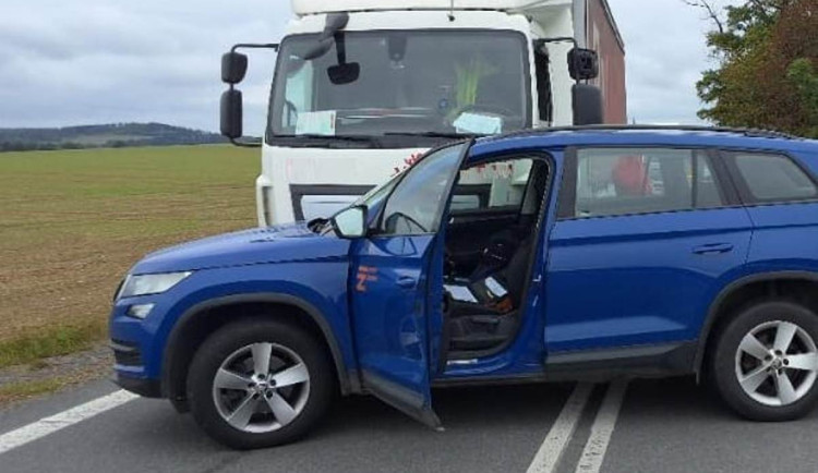 Komplikace na Havlíčkobrodsku. Silnice u Keřkova byla kvůli nehodě neprůjezdná