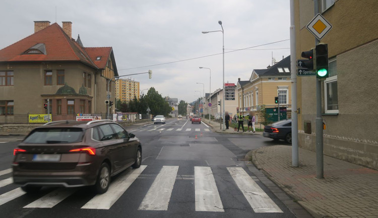 Kdo může za srážku Audi s Kodiaqem v Šumperku? Jel jsem na zelenou, tvrdí oba řidiči