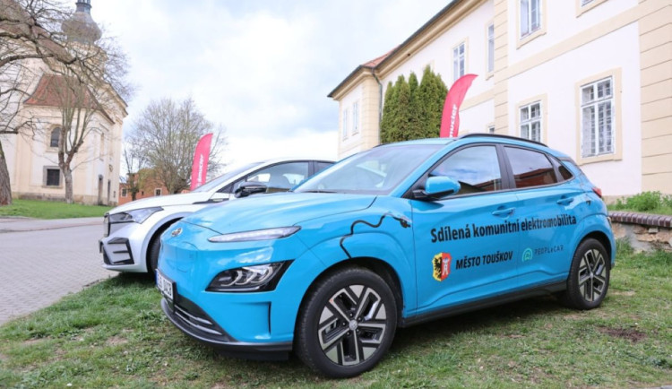 Malé město půjčuje místním obyvatelům už rok elektroauta, provoz je v plusu