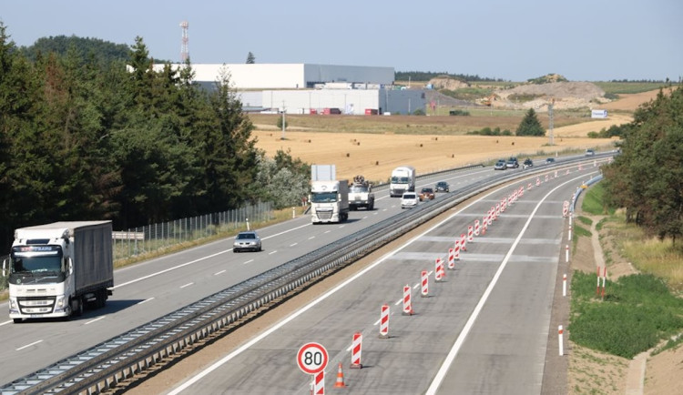 Zvlněnou dálnici D1 v Ostravě musí na své náklady opravit zhotovitel