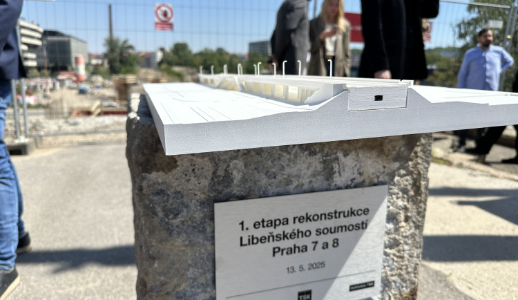 Libeňský most nesmí zbourat, potvrdil šéf ÚOHS. Práce proto přeruší