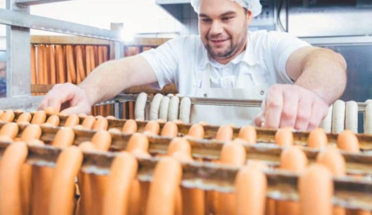 Integrovaná střední škola Cheb chce modernizovat výuku řezníků a uzenářů.