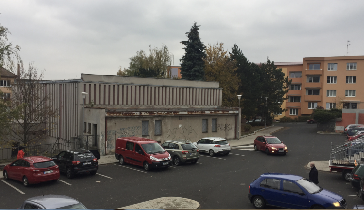 Nevyužívané kino ve Staré Roli v Karlových Varech nahradí centrum pro seniory.