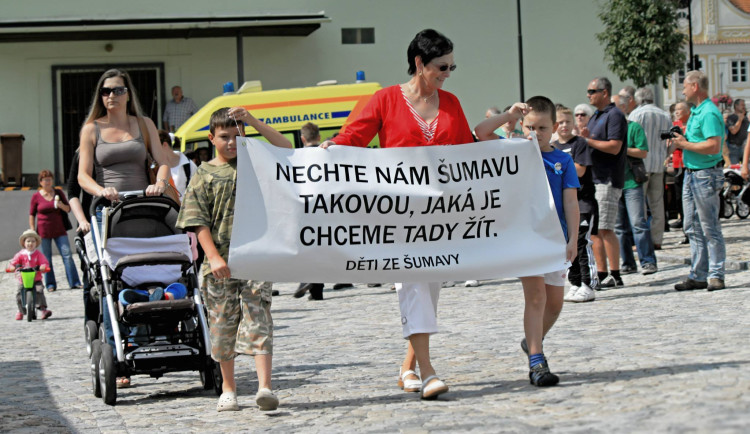 Šumavské spolky a obce pokračují v protestech proti průzkumům a těžbě zlata
