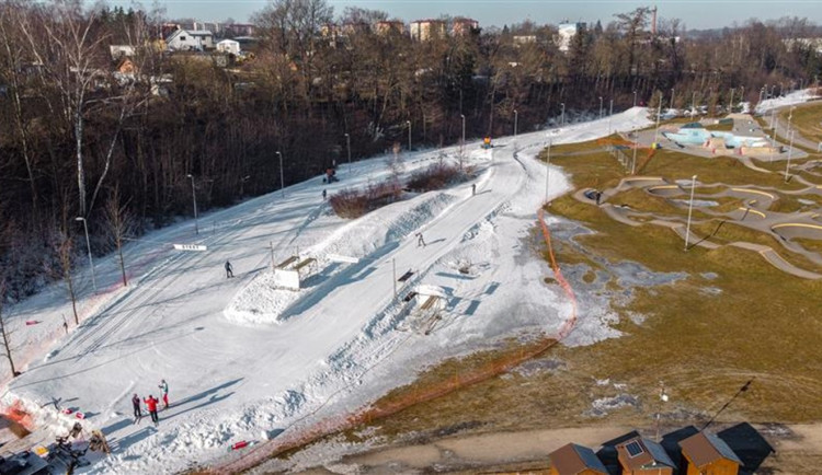Jihlava dál počítá se zasněžováním běžkařské trati, zlepší tam rozvod elektřiny