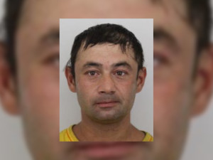 Z léčebny utekl velmi nebezpečný pacient, vyskočil z okna v prvním patře