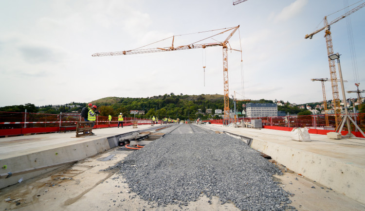 Dvorecký most bude mít na přání Prahy 4 pro chodce a cyklisty smíšené stezky