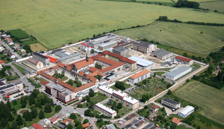 Ve věznici Valdice na Jičínsku chce vybírat poslance zhruba polovina vězňů