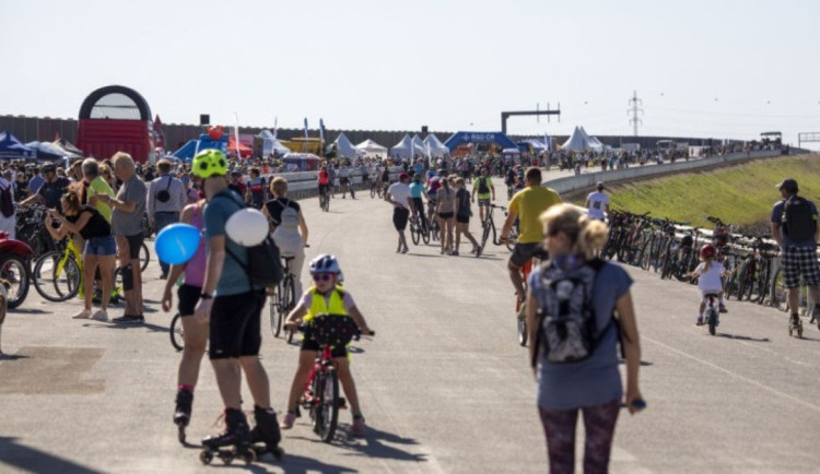 TIP NA VÍKEND: Rozestavěná dálnice D55 z Olomouce do Kokor se v sobotu otevře veřejnosti