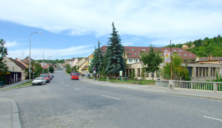 Obřany čeká dopravní peklo. Kvůli uzavírce Fryčajovy ulice se lidé přou o objížďku