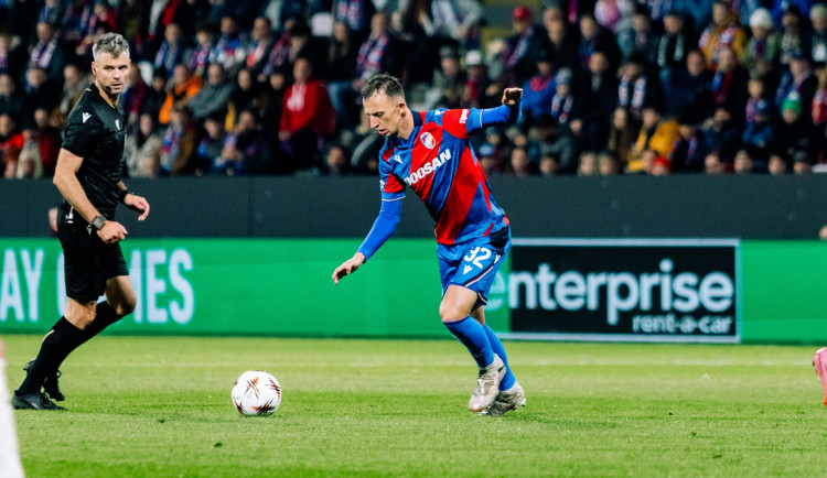 Plzeň jen remizovala s oslabeným Hradcem 3:3 a v lize klesla na šesté místo
